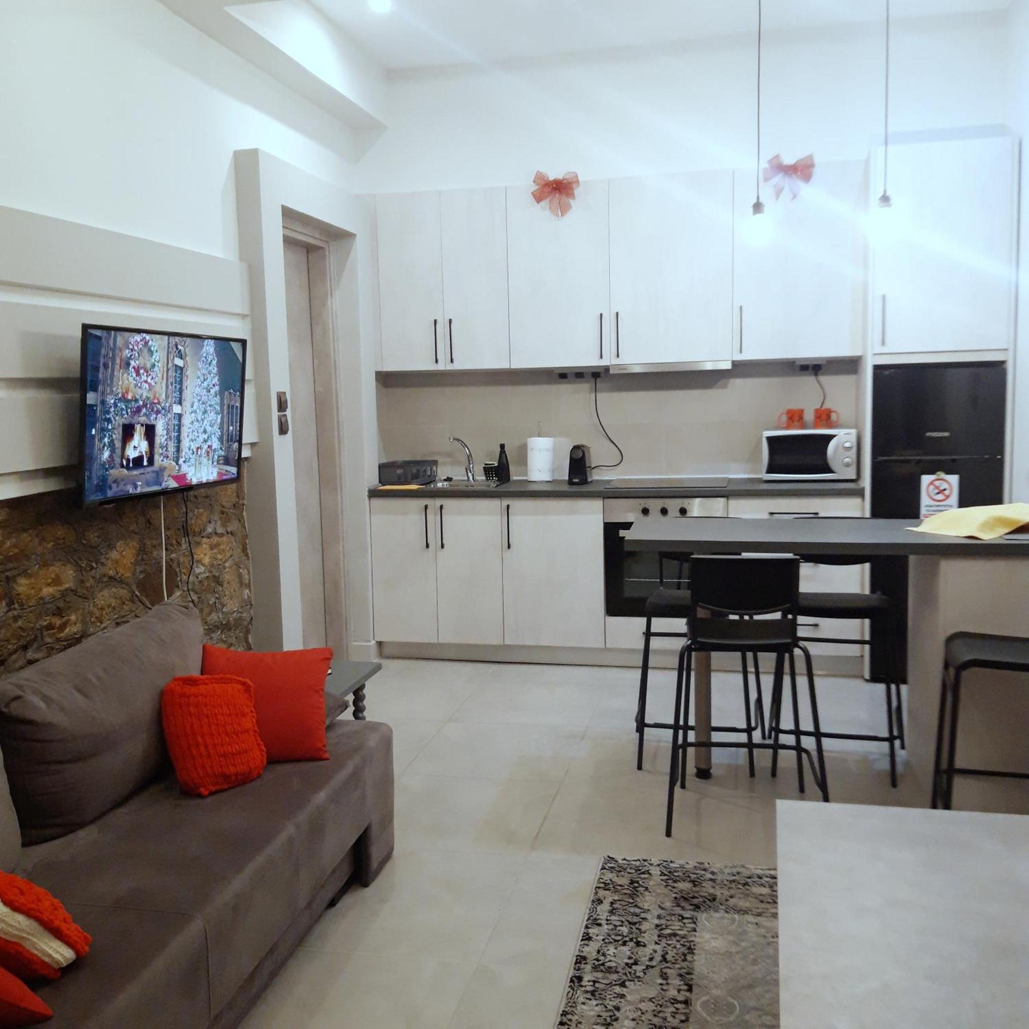 Kastoria Book House With Yard Apartment Exterior photo
